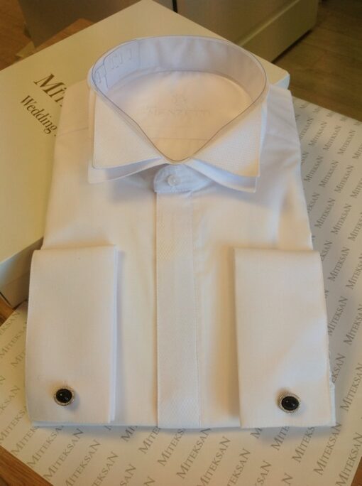 Hvit Skjorte med dobbelt snipp inkl. mansjettknapper 0525