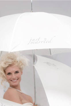 Ivory brudeparaply Ett must til bruden om det regner. Med en Hjerteformet brudeparaply blir det morsomme bilder :) - KJØPES ONLINE HOS: ABELONE.NO