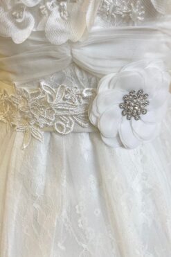 Brudebelte med blomst. Pynter opp brudeskjolen. Med belter kan du skape en helt egen stil på brudekjolen din. ABELONE.NO