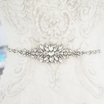 Brudebelte med stener. Med bånd til knyting rundt livet. Athena Bridal
