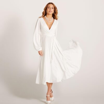 Kort brudekjole med puffarmer. ivory. Elegant omslag design med puffermene. ABELONE.NO